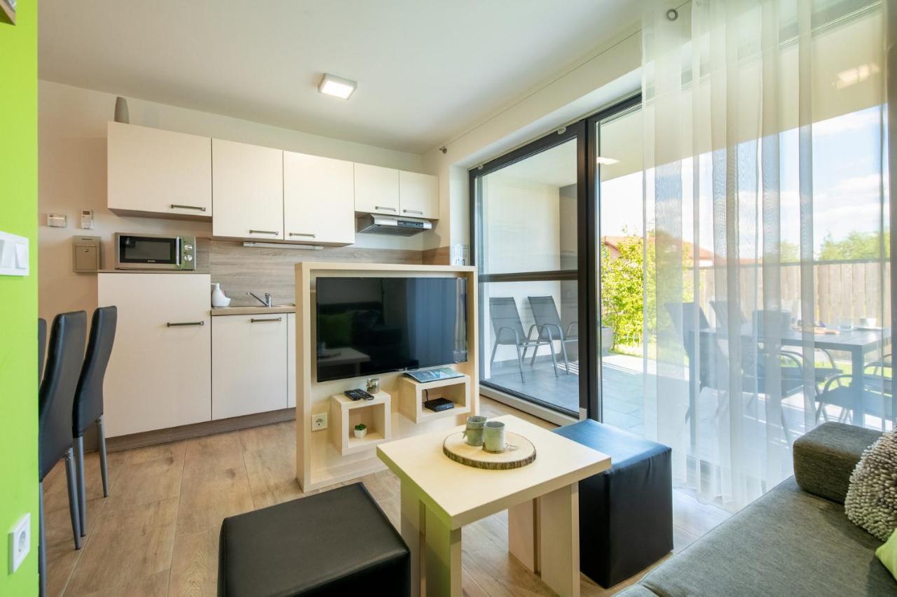 Apartmaji Banonia " Poletni Vetrc " Banovci Exteriör bild