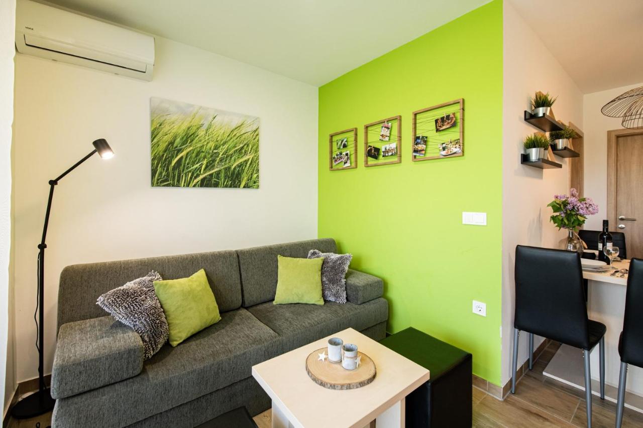 Apartmaji Banonia " Poletni Vetrc " Banovci Exteriör bild