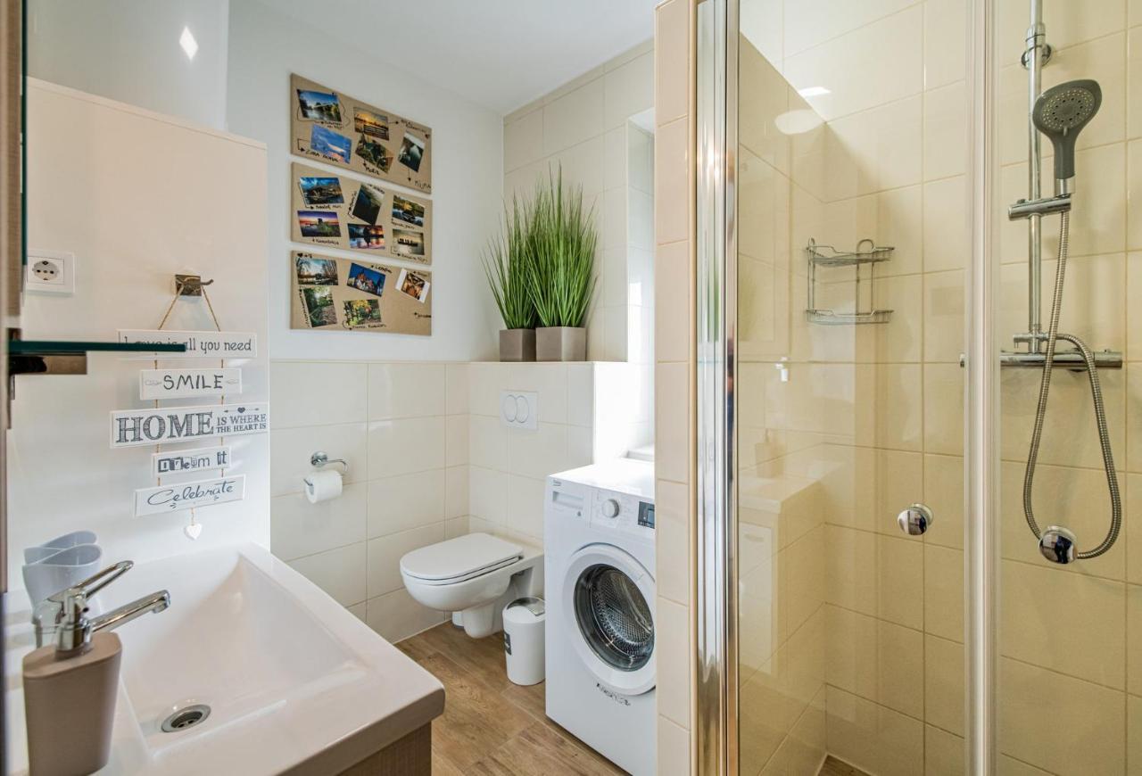 Apartmaji Banonia " Poletni Vetrc " Banovci Exteriör bild