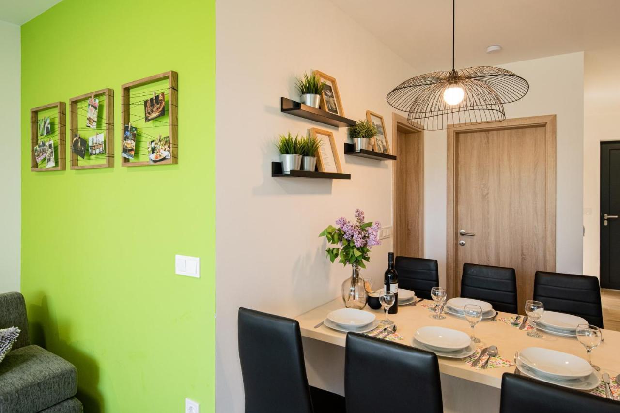 Apartmaji Banonia " Poletni Vetrc " Banovci Exteriör bild