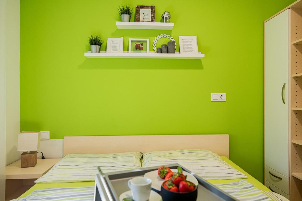 Apartmaji Banonia " Poletni Vetrc " Banovci Exteriör bild